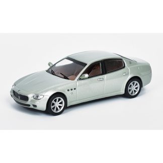 Maserati Quattroporte 1:43 - Superauta DeAgostini časopis s modelem #64 Maserati Quattroporte - kovový model auta z časopisu Superkary - Superauta