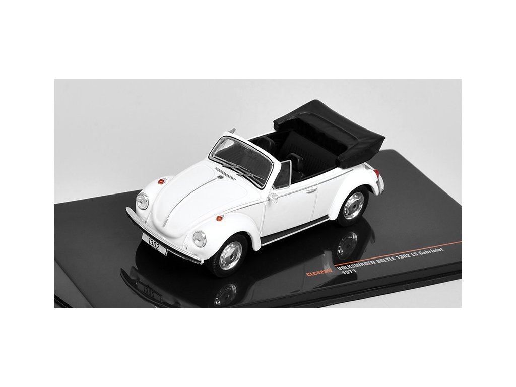 Volkswagen Beetle 1302 LS 1971 1:43 - IXO Models VW Beetle 1302LS Convertible 1971 - kovový model auta