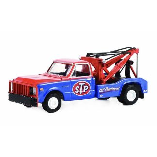 Chevrolet C-30 Pick-up Dually Wrecker 1971 1:64 - GreenLight Chevrolet C 30 Pick up Dually Wrecker STP Oil Treatment - kovový model auta