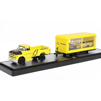 Chevrolet C60 Truck + přivěs + Chevrolet Camaro Z/28 RS 1970 1:64 - M2 Machines Chevrolet C-60 + Chevrolet Camaro Z28 RS v kontejnerovém přívěsu - kovový model auta