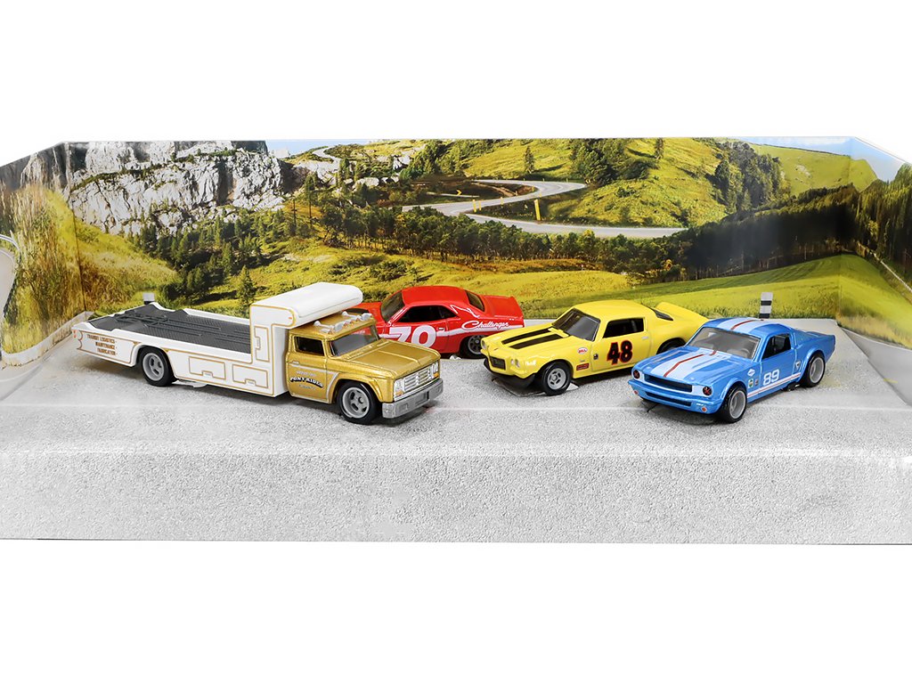 Sběratelská sada Going to the Race: Dodge HEMI Challenger + Mustang 2+2 Fastback + Chevrolet Camaro + Retro Rig 1:64 - Hot Wheels Premium Set #5 Going to the Race. 3 ks závodních autíček + Retro Rig 1/64