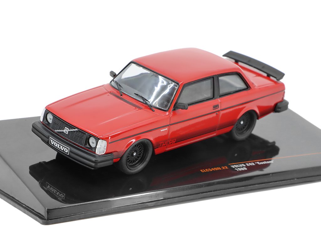 Volvo 242 Custom 1980 1:43 - IXO Models Volvo 242 Custom - kovový model auta