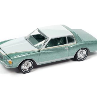 Chevy Monte Carlo 1979 1:64 - Johnny Lightning Chevy Monte Carlo 1979 - sběratelský model autá 1/64