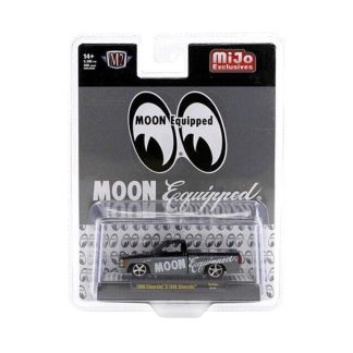 Chevrolet C1500 Silverado Moon Equipped 1990 1:64 - M2 Machines Chevrolet C 1500 - kovový model auta 1/64