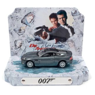 Aston Martin V12 Vanquish 2002 James Bond 007 z filmu Dnes neumírej 1:64 - Johnny Lightning Aston Martin V 12 Vanquish Die Another Day - kovový model auta 1/64