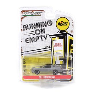 Ford Mustang 2011 1:64 - GreenLight Ford Mustang Holley / Accel Ignition - kovový model auta 1/64
