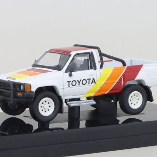 Toyota Hilux Single Cab 1984 bílá 1:64 - PARAGON Models Toyota Hilux - kovový model auta 1/64