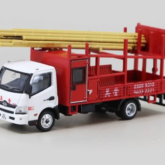 Hino 300 Bamboo Scaffolding Lorry 1:64 - Tiny Toys Hino 300 - kovový model auta 1/64