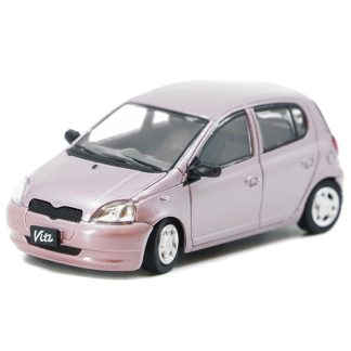 Toyota Yaris / Echo / Vitz 1998 RHD Pink 1:64 - BM Creations Toyota Yaris / Echo / Vitz 1998 - model auta 1/64