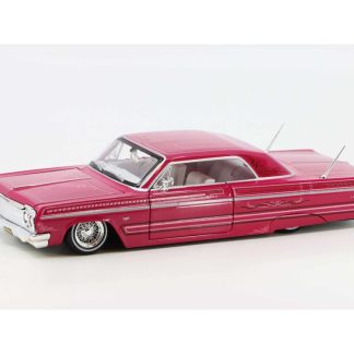 Chevrolet Impala SS Lowrider růžová 1:26 - Maisto Chevrolet Impala SS - kovový model auta
