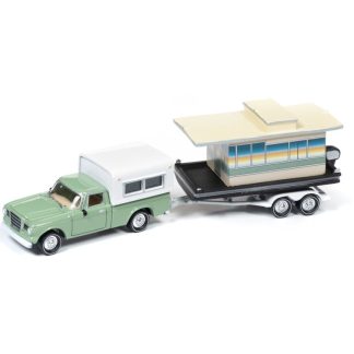 Studebaker Pickup 1960 & Hausbót 1:64 - Johnny Lightning Studebaker Pickup Truck with Houseboat Limited Edition - sběratelský model autá 1/64