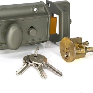 UK Security Supplies Traditional Nightlatch - 60mm Backset - Green Body - Supplied with Rim Cylinder (3 Keys) & Fixings - External Door Lock for Front Door and Back Door. (Green/Brass Cylinder)